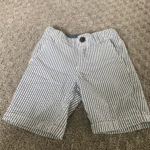 Seersucker shorts - size 4- crazy 8!